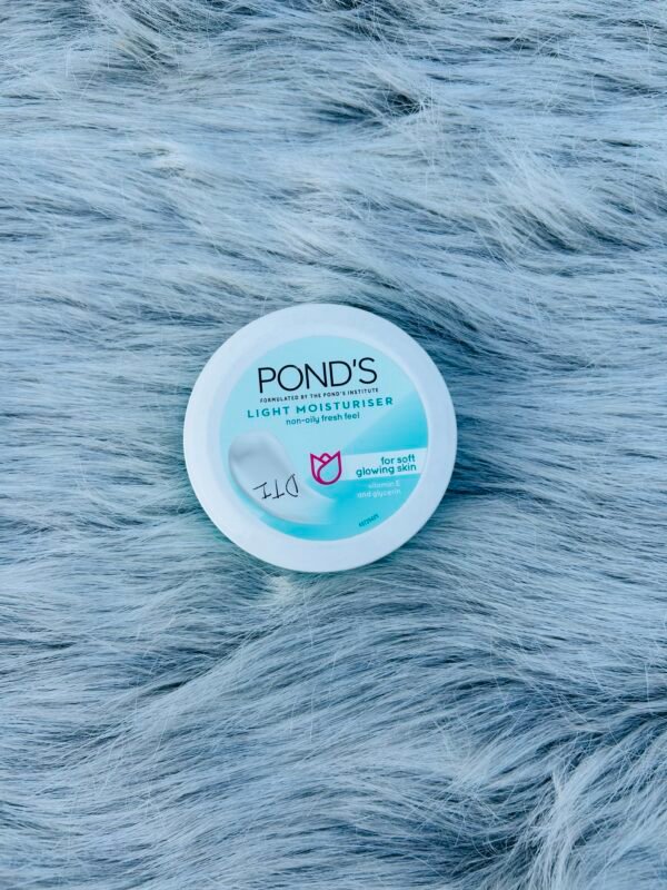 POND'S Light Moisturizer - Image 2